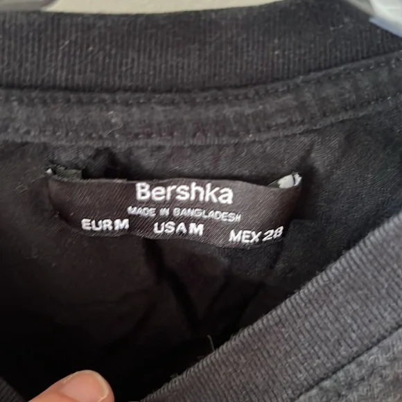 Women’s Bershka Short Sleeve Crew neck Graphic Tee - Picture 3 of 6